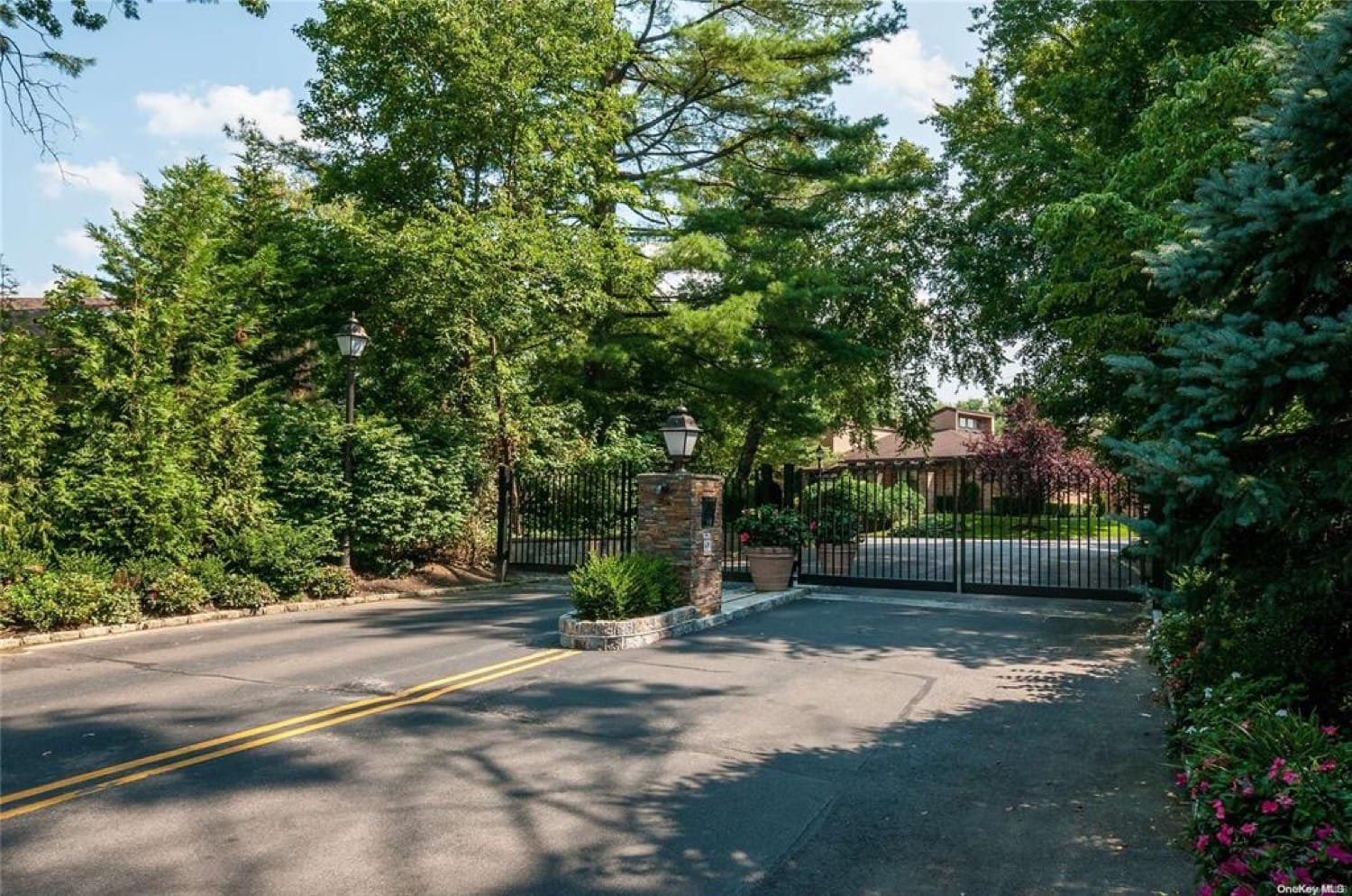 Whitewood at North Hills — Whitewood at North Hills, North Hills (Roslyn)