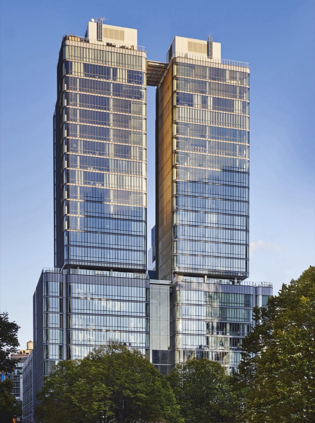 565 Broome Soho — Building exterior / all-glass facade (Renzo Piano)